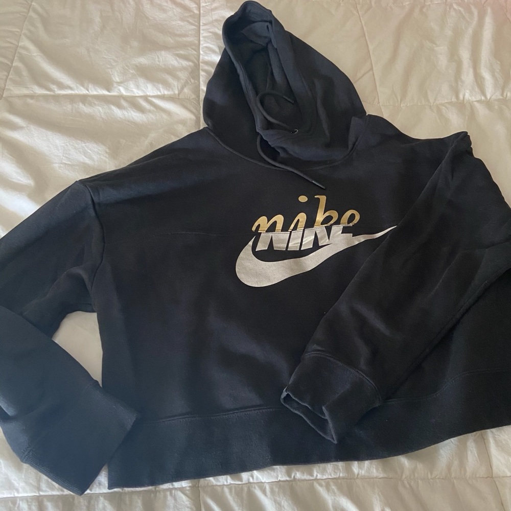 Nike sweatshirt. Size medium. Women’s.